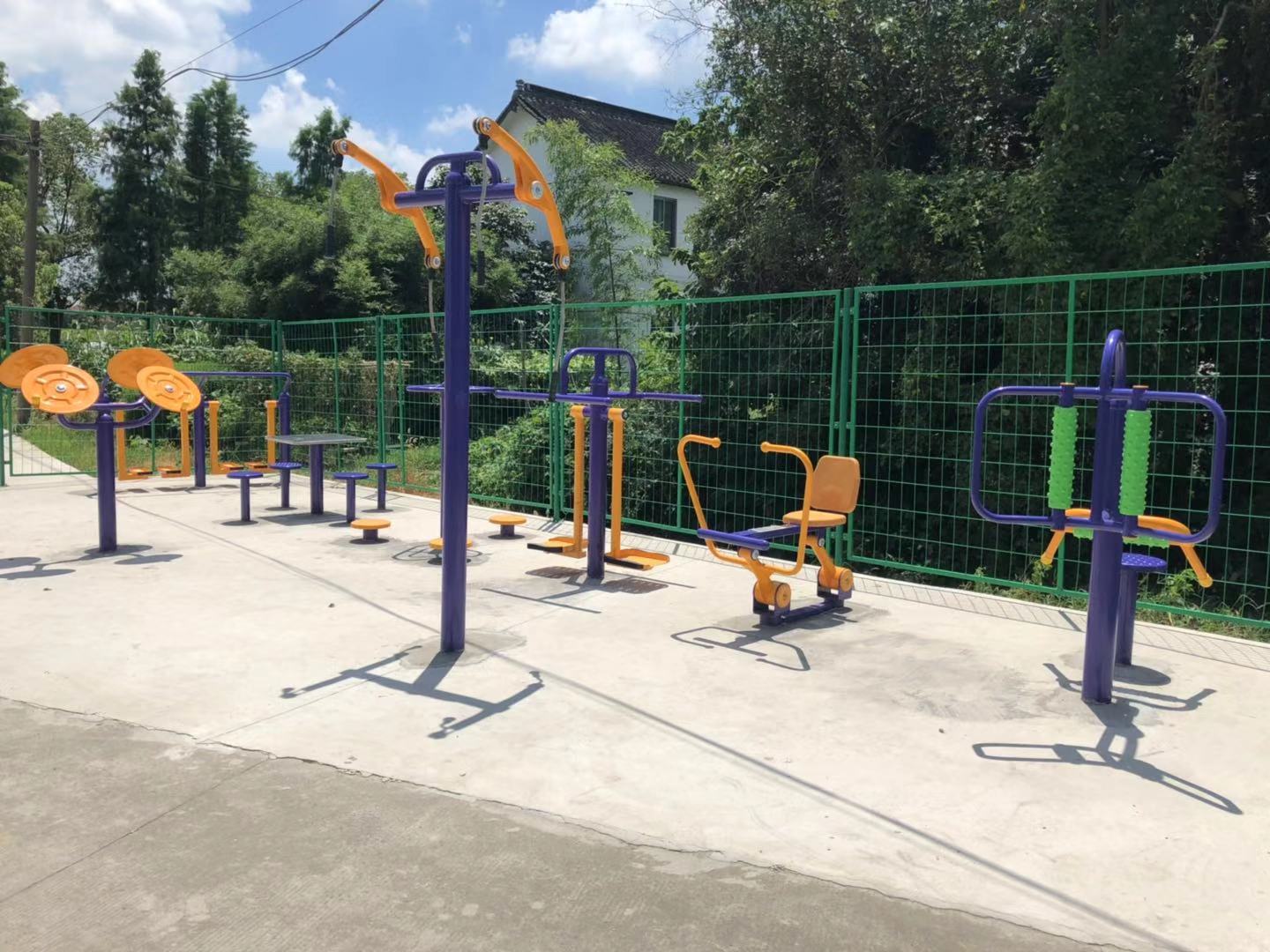 白鶴鎮(zhèn)南巷村萬涇益智健身點(diǎn)