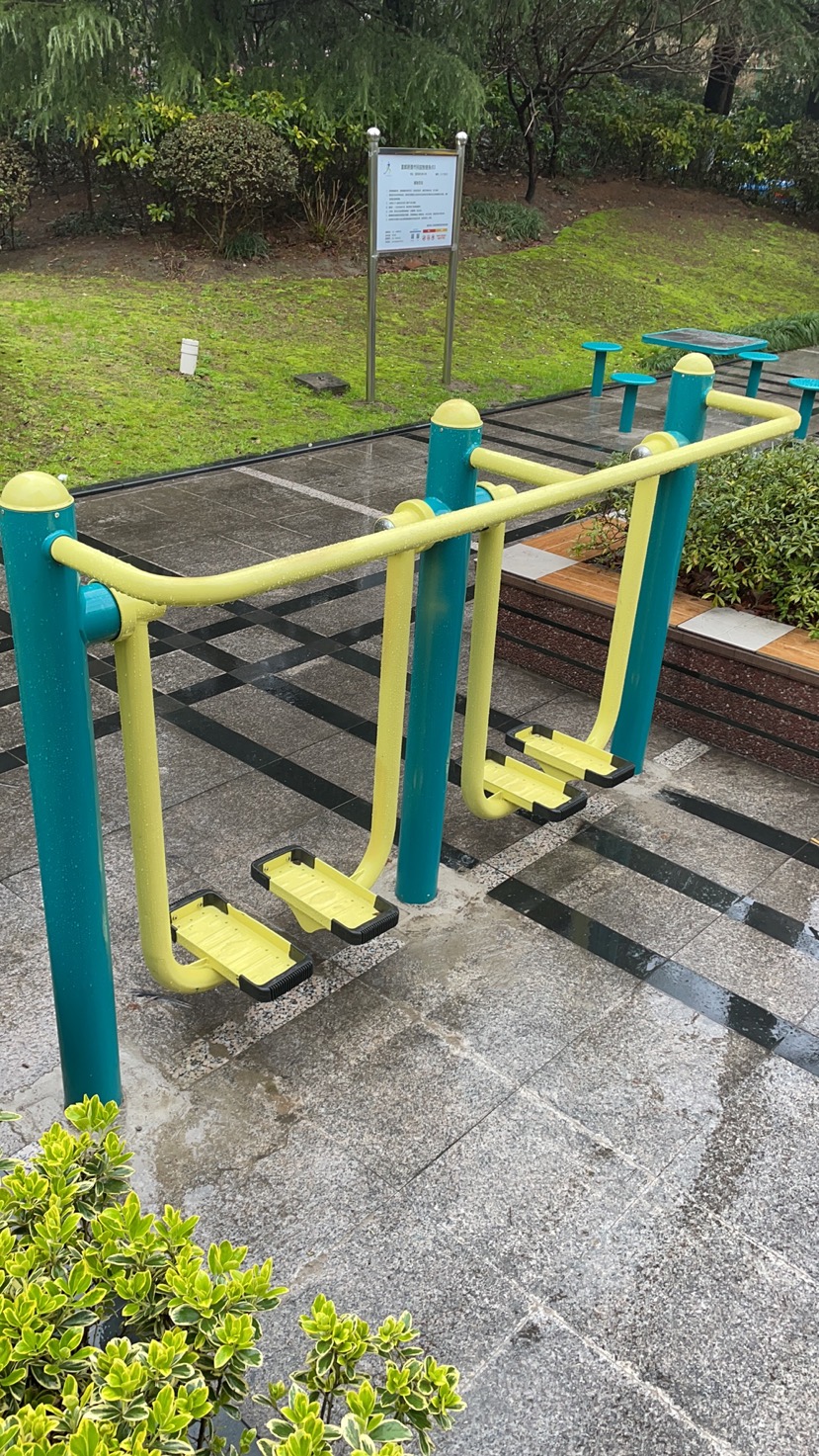 二位智能太空漫步機(jī)