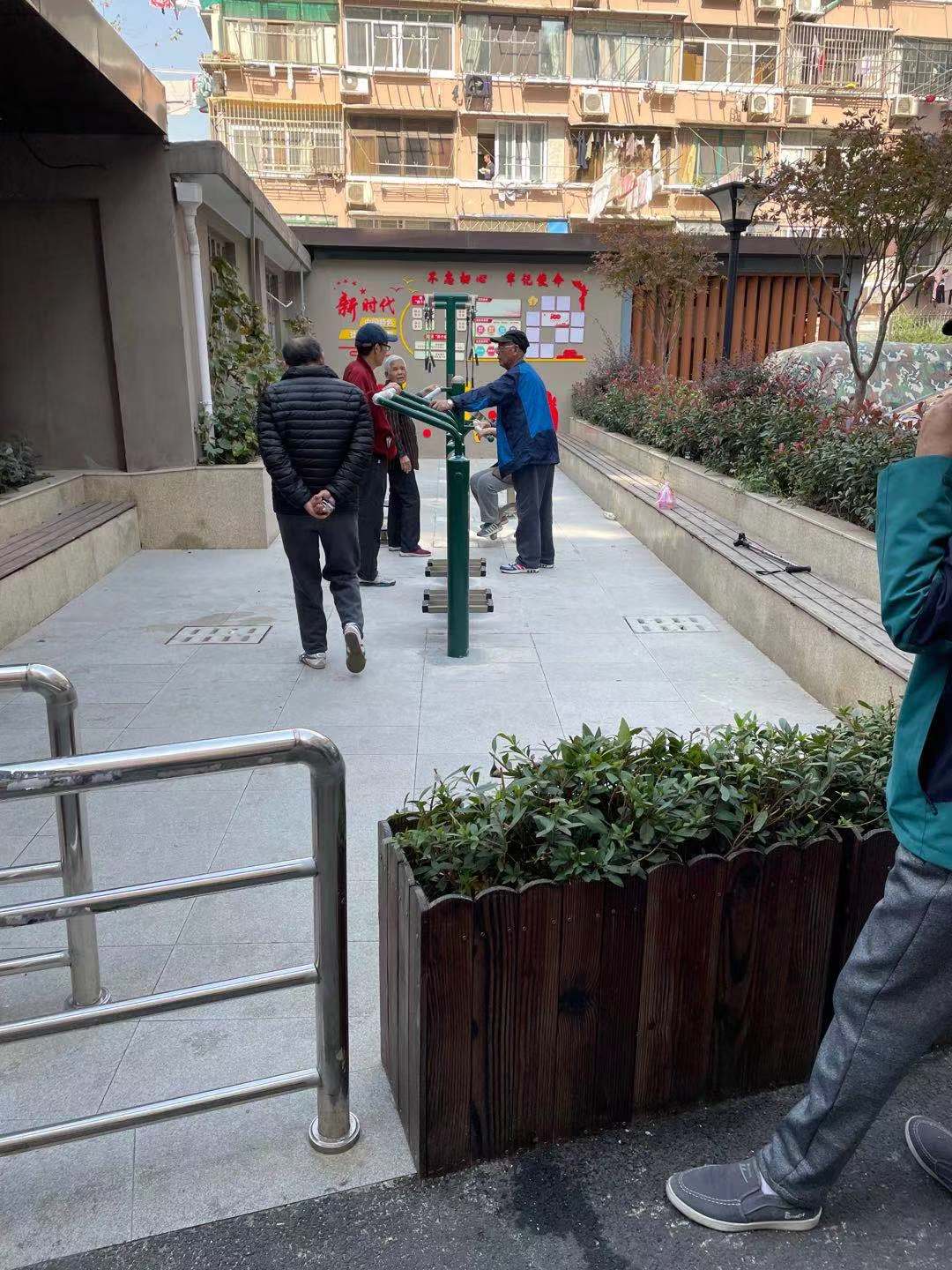 靜安區(qū)寶山路街道通閣居委健身點 （芷江中路413弄）