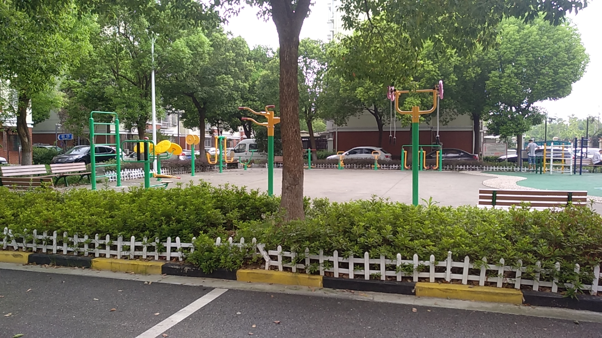 義泓村果園1組413號旁健身路徑