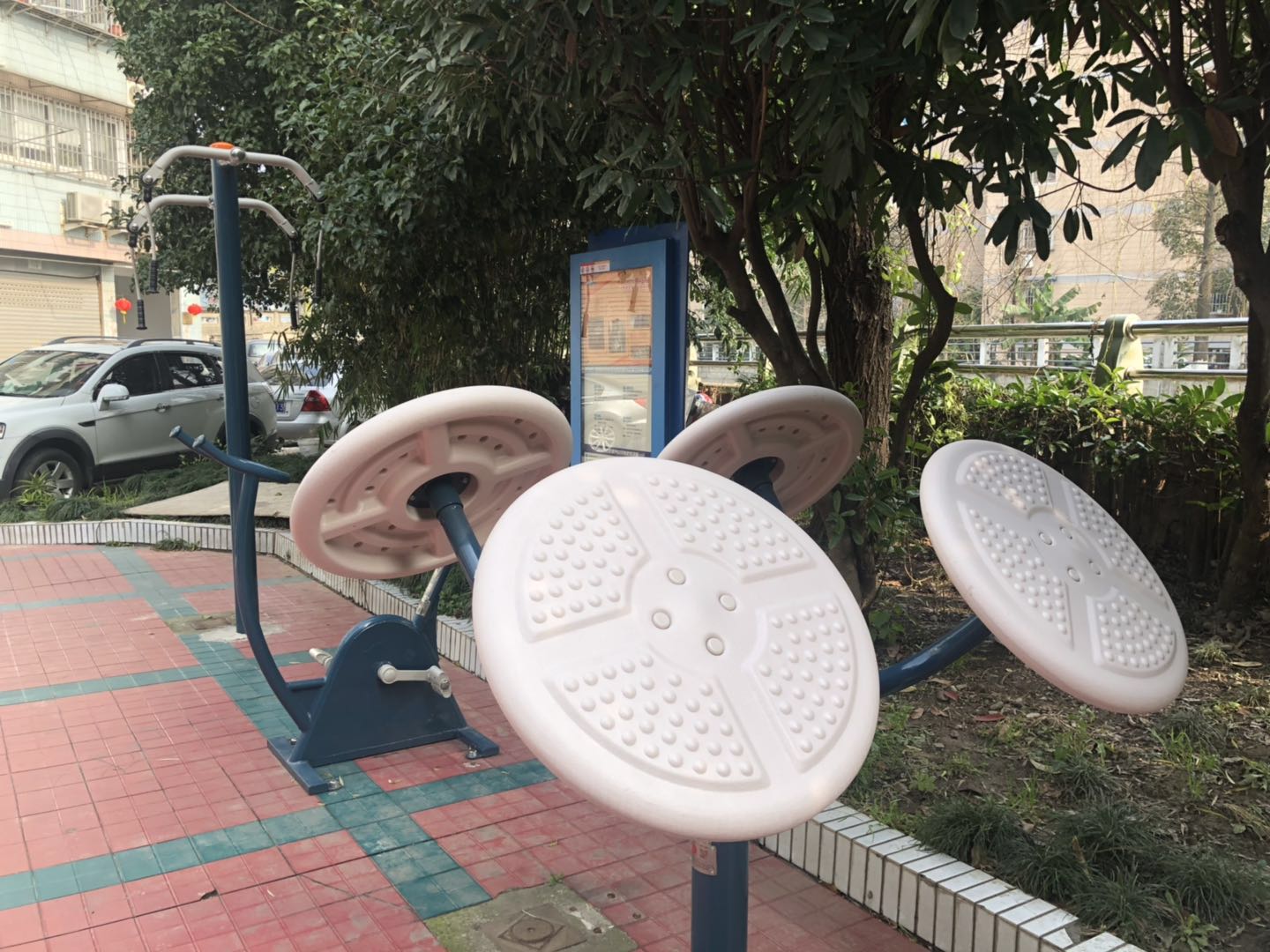 靜安區(qū)共和新路街道永樂(lè)居委健身點(diǎn)（延長(zhǎng)中路700弄）