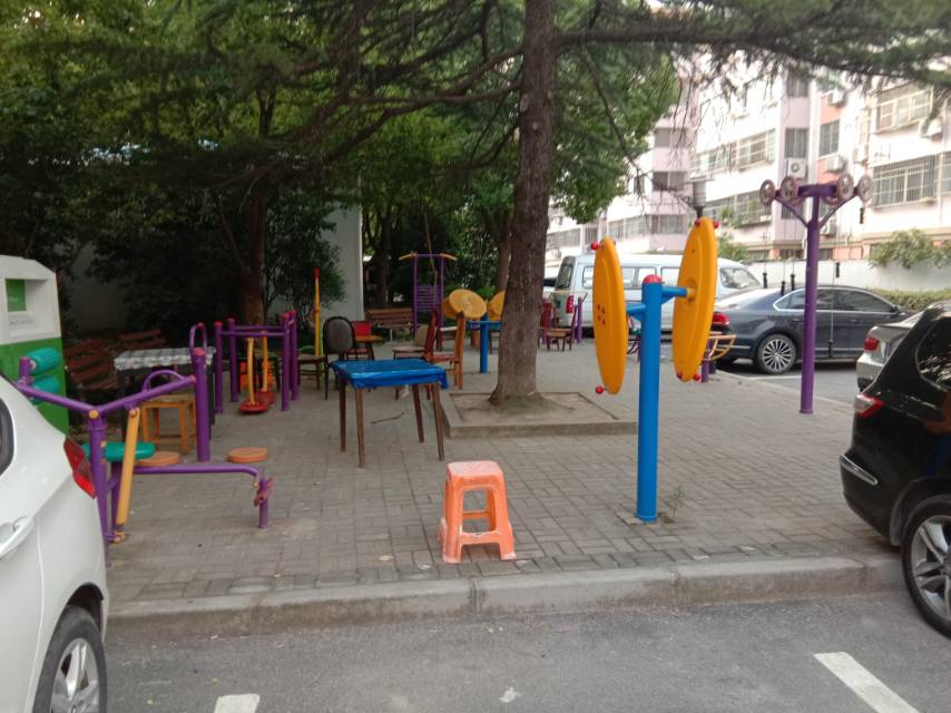 華浜新村居委新逸仙公寓4號健身點