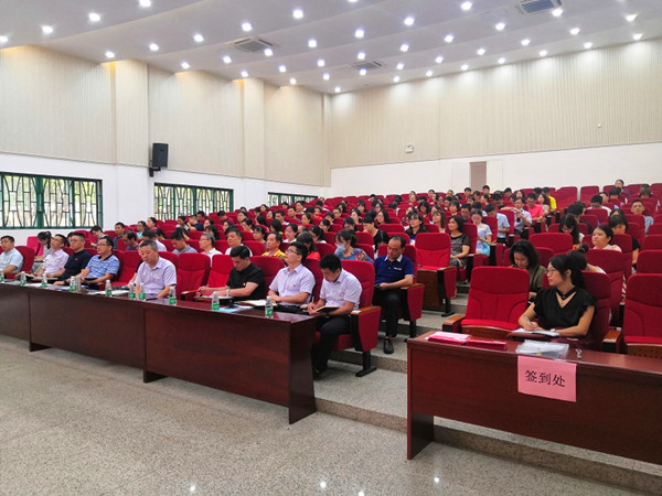 全體教師聽(tīng)講_副本.jpg