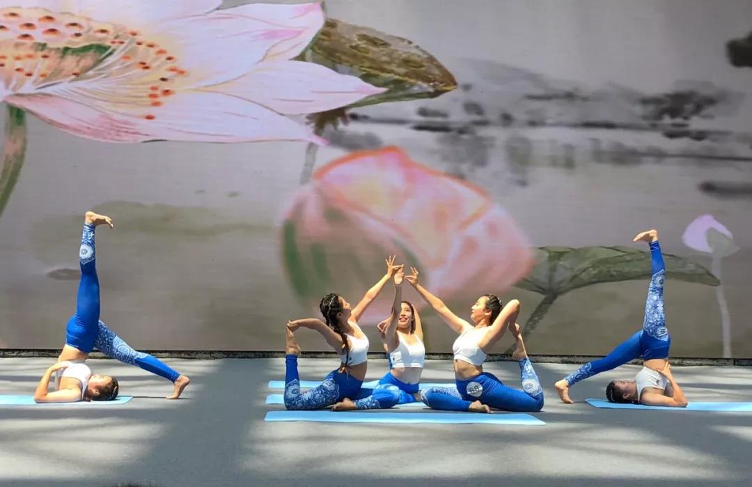 運(yùn)動(dòng)場(chǎng) 運(yùn)動(dòng)場(chǎng)