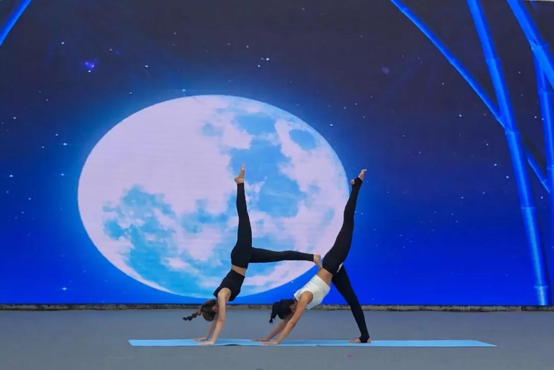 運(yùn)動(dòng)場(chǎng) 運(yùn)動(dòng)場(chǎng)