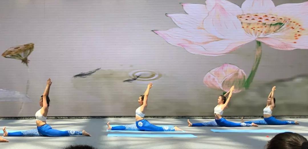 運(yùn)動(dòng)場(chǎng) 運(yùn)動(dòng)場(chǎng)