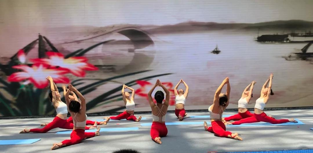 運(yùn)動(dòng)場(chǎng) 運(yùn)動(dòng)場(chǎng)