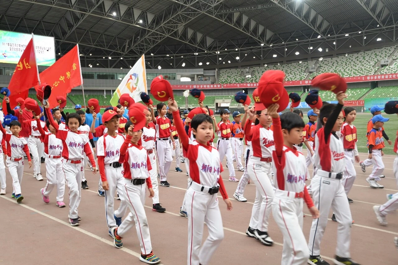 全國(guó)軟式棒壘球俱樂部聯(lián)賽和U系列總決賽開球