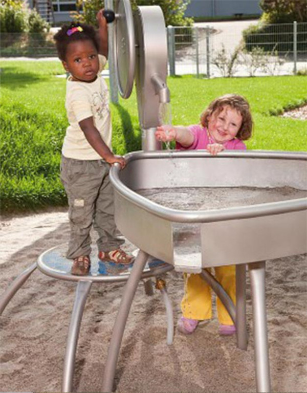 拉脫維亞里加農村游樂設施案例 拉脫維亞里加農村游樂設施案例