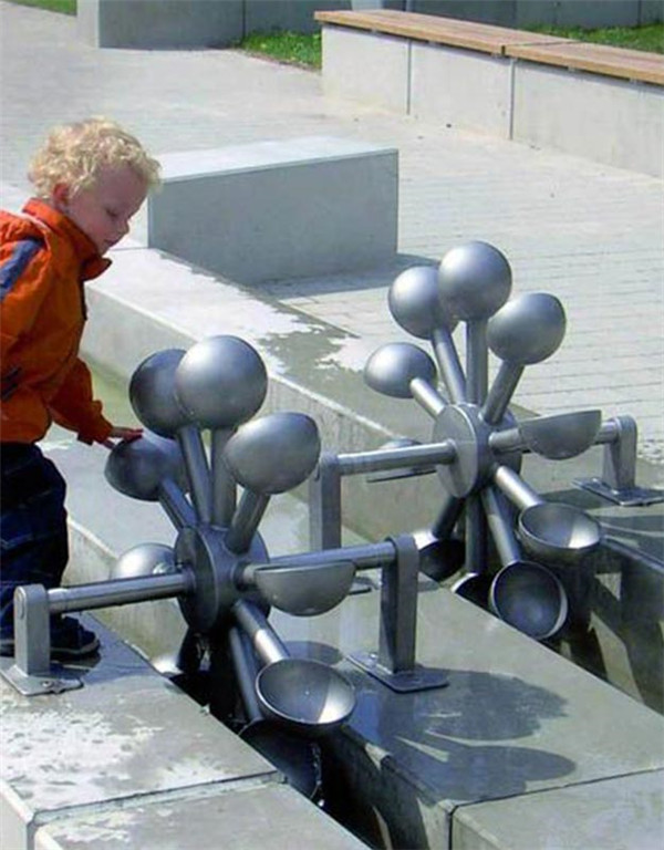 俄羅斯莫斯科小區(qū)游樂(lè)設(shè)施案例 俄羅斯莫斯科小區(qū)游樂(lè)設(shè)施案例