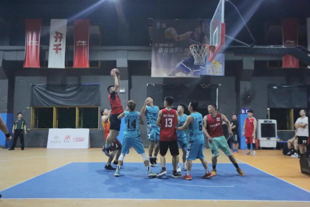 運(yùn)動(dòng)場(chǎng) 運(yùn)動(dòng)場(chǎng)