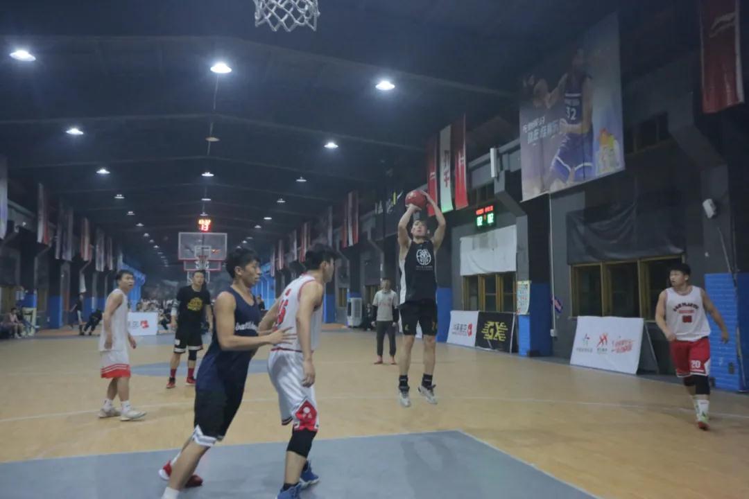 運(yùn)動(dòng)場(chǎng) 運(yùn)動(dòng)場(chǎng)