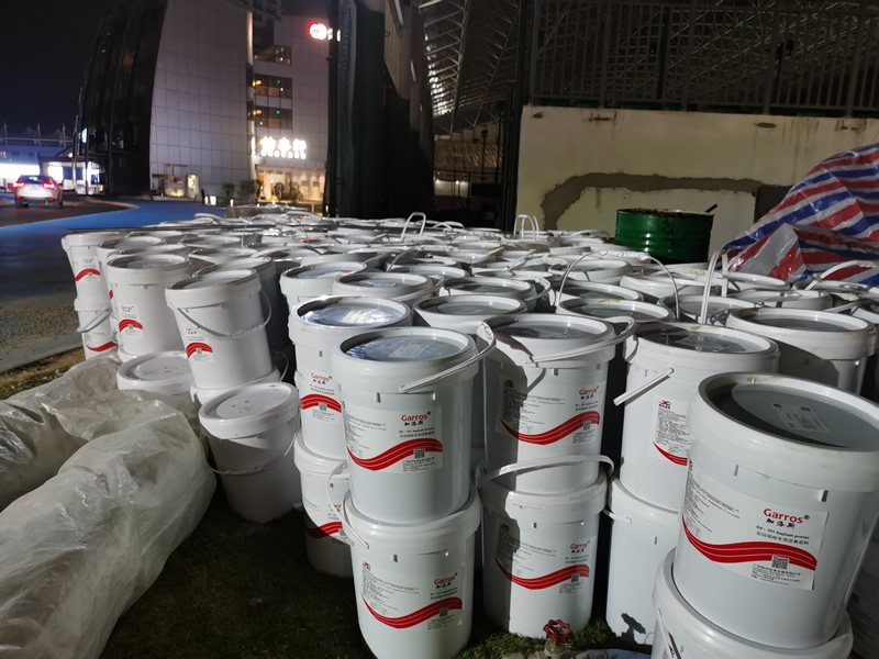 塑膠跑道運(yùn)動(dòng)場(chǎng)專(zhuān)用瀝青底涂-采用特種飽和低分子高品質(zhì)石油瀝青研制高固含量