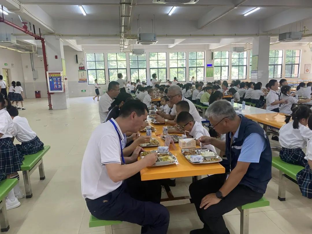 “師生同餐”走在前！火炬高新區(qū)校園食堂管理經(jīng)驗走向全市(圖6)
